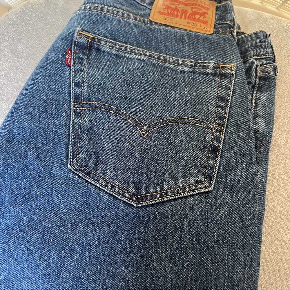 Men’s Denim Blue Levi Strauss & Co. 505 jeans. Size: W 36 L 32. Condition: Good